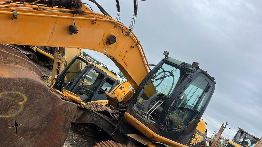 JCB 220 Podvozje in vzmetenje