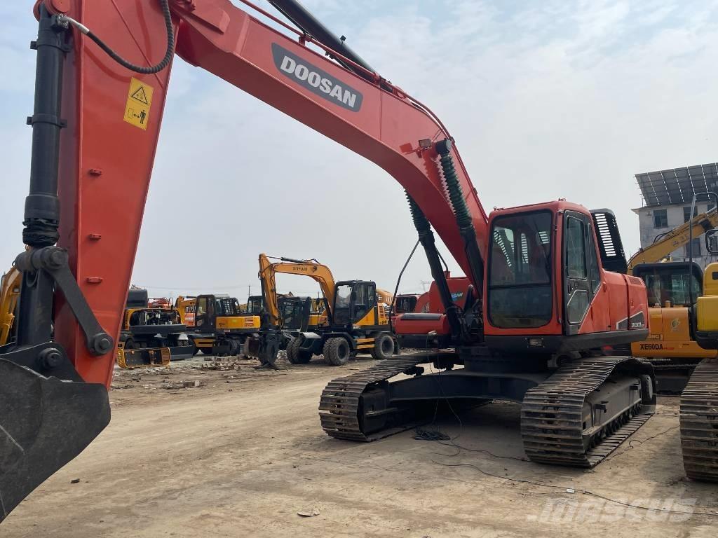 Doosan DX 300 Bagri goseničarji