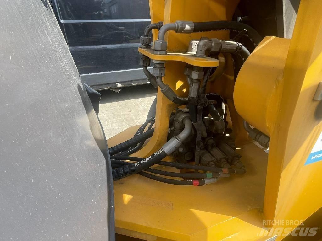 Mecalac AX 700 Kolesni nakladalci