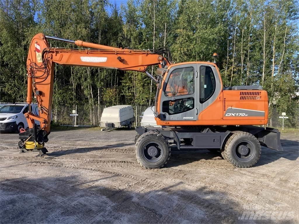 Doosan DX 170 W Bagri na kolesih