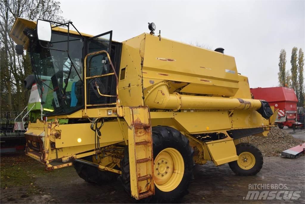 New Holland TF 42 Kombajni