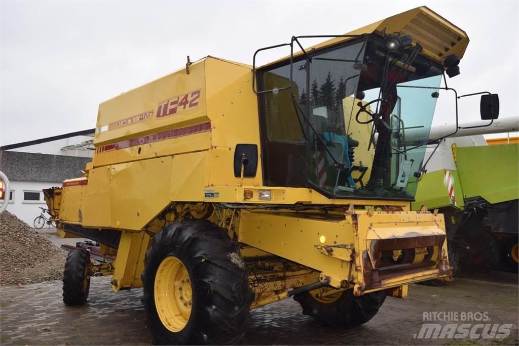 New Holland TF 42 Kombajni