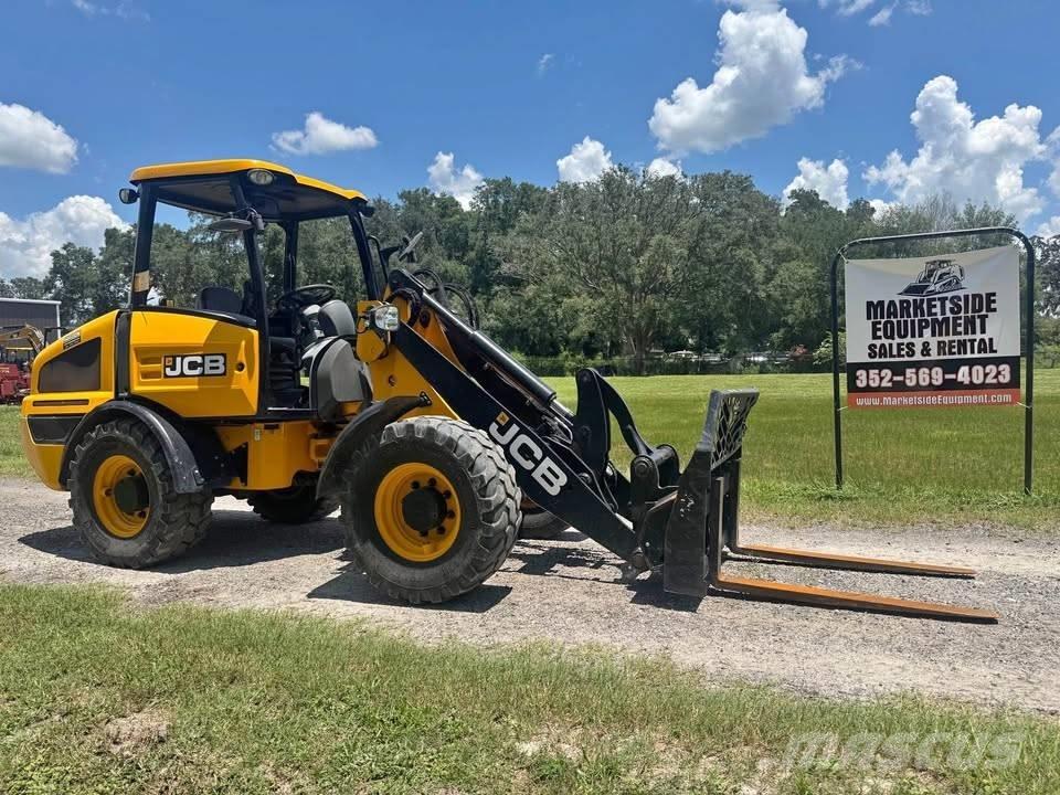 JCB 407 Kolesni nakladalci