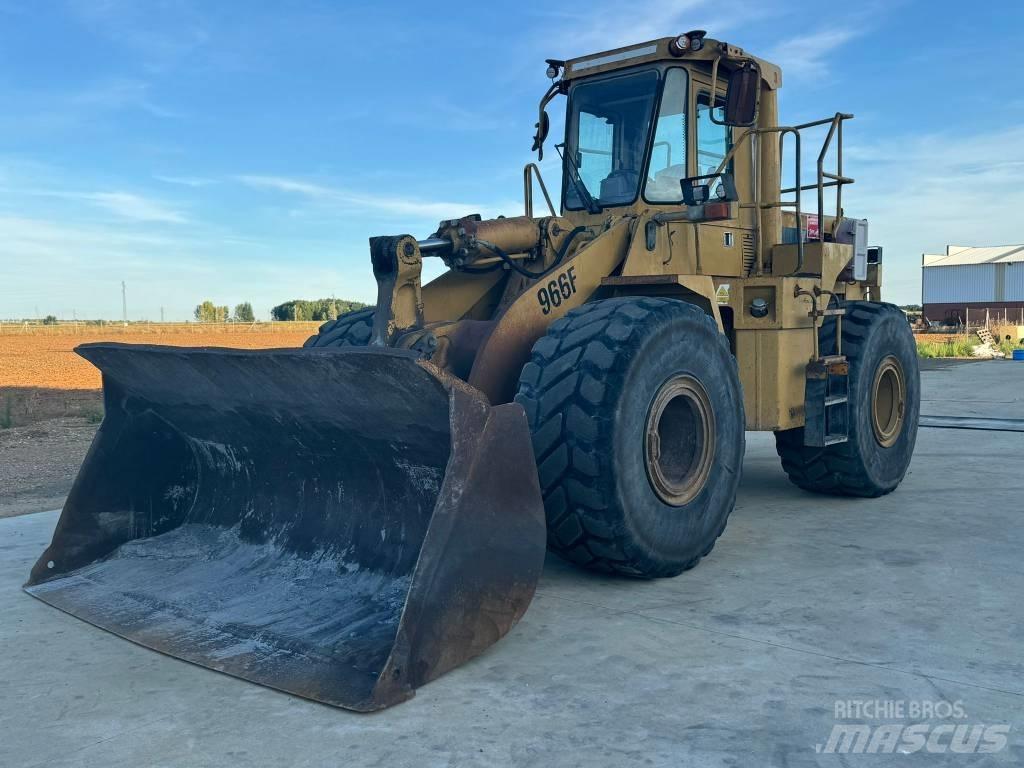CAT 966 F Kolesni nakladalci