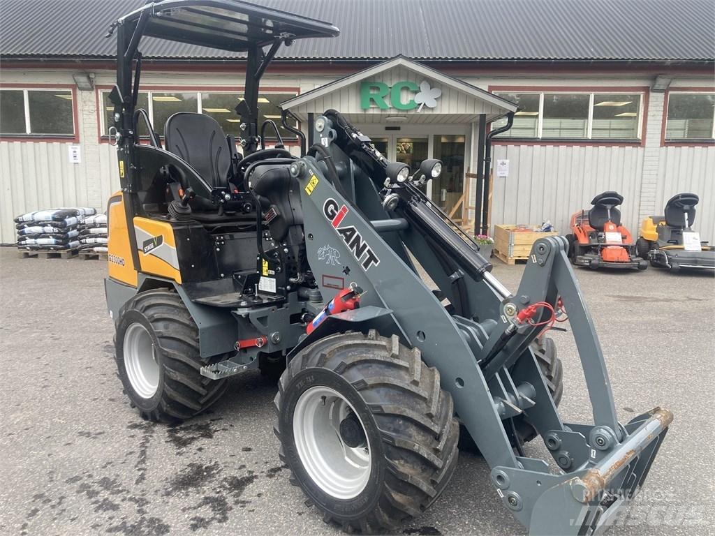 GiANT G2300HD Večnamenski nakladalci