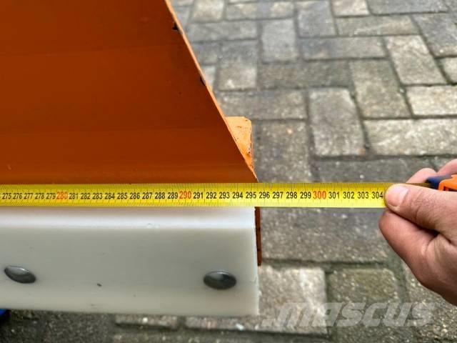  Sneeuwschuif lfn 30 Snežne deske in plugi