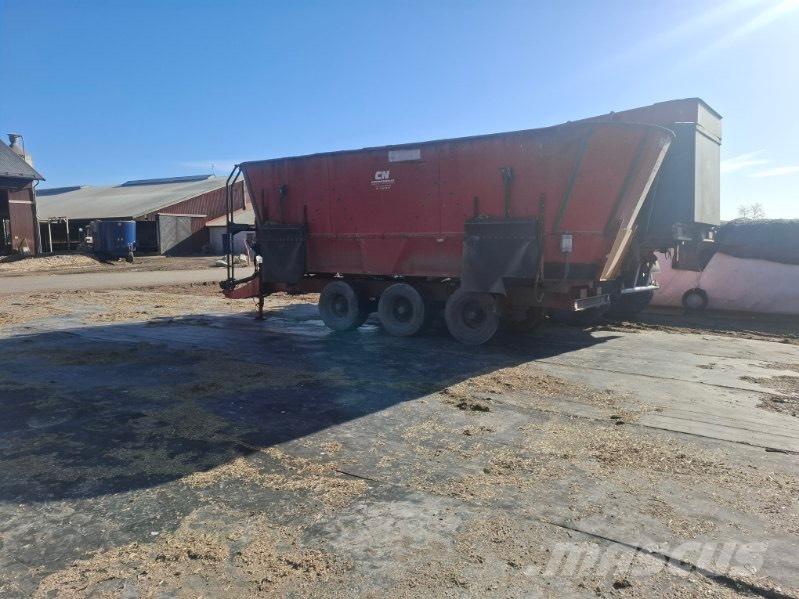 JF FEEDER VM 38 Hranilnice živine