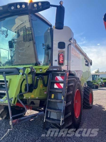 CLAAS TRION 750 Kombajni