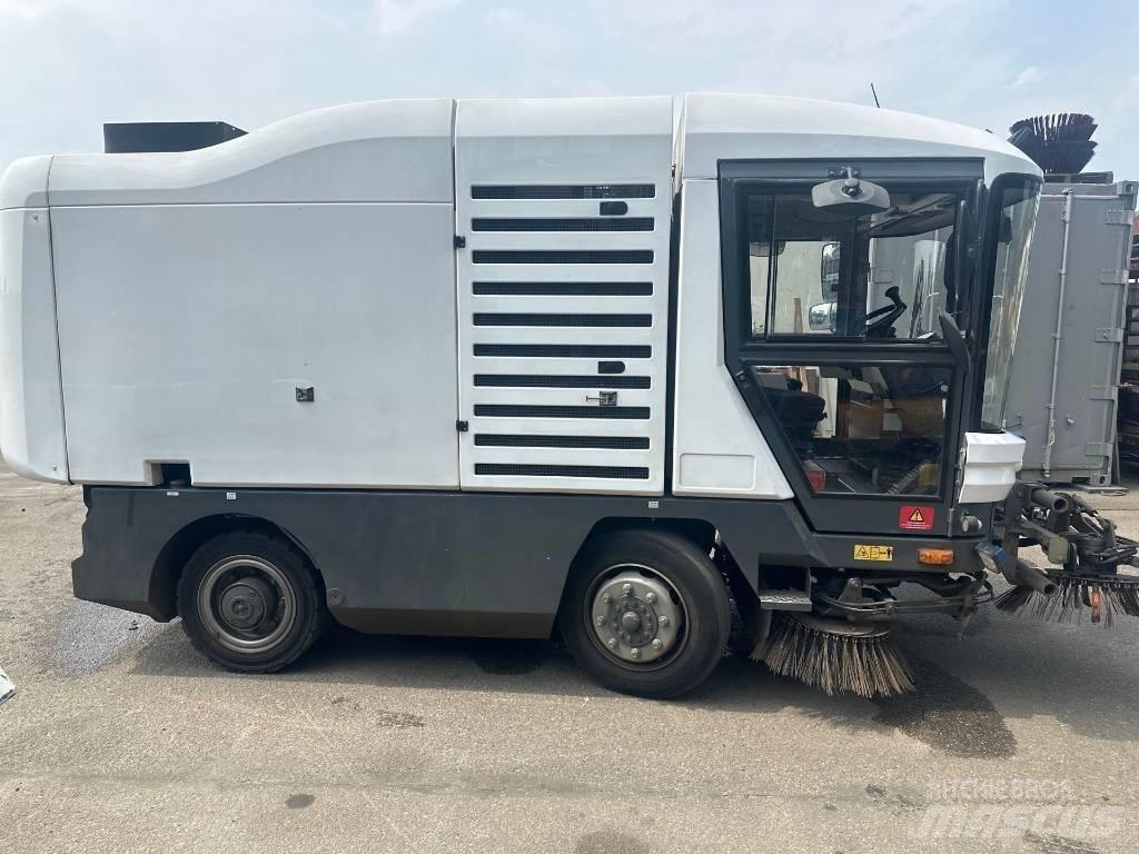 Ravo 540ST Cestni pometači