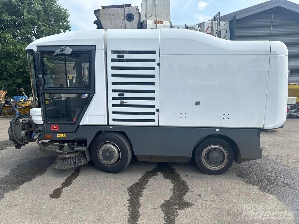 Ravo 540ST Cestni pometači