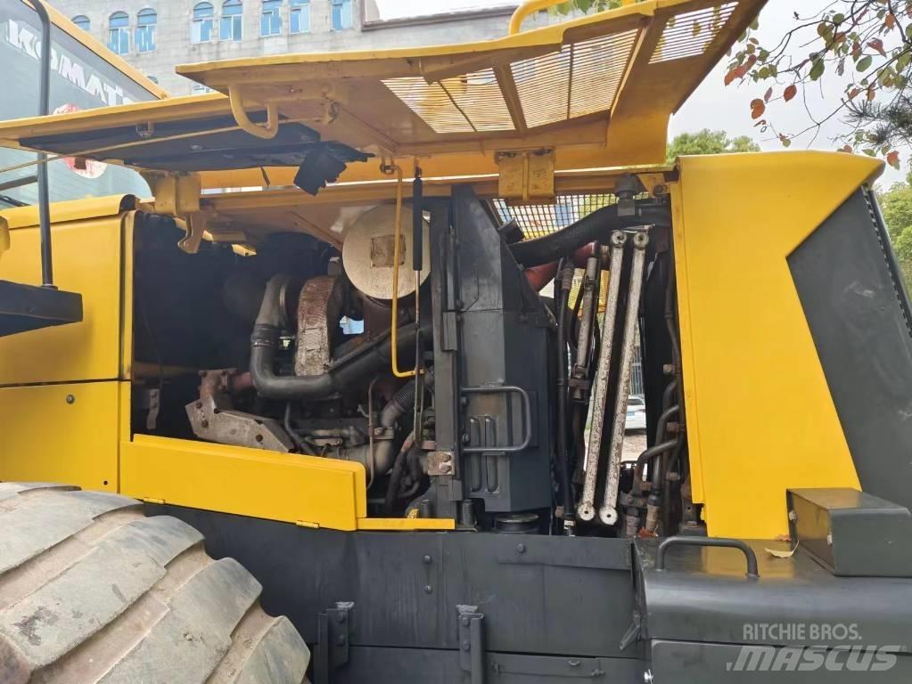 Komatsu WA 470 Kolesni nakladalci