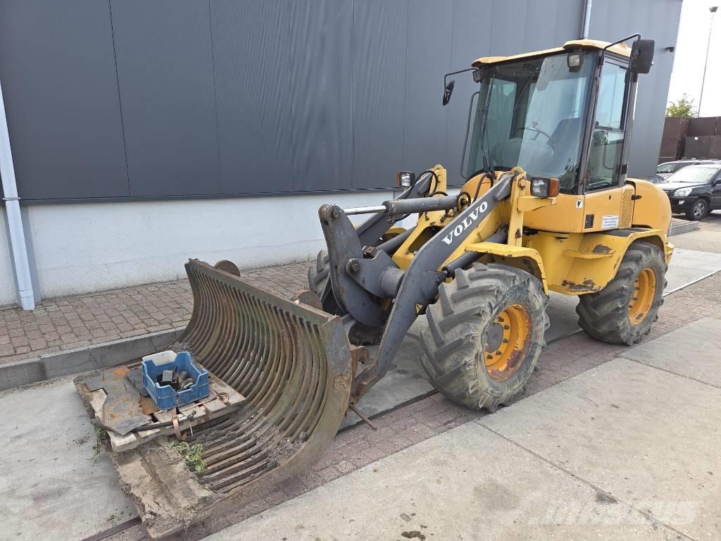 Volvo L 30 B Kolesni nakladalci