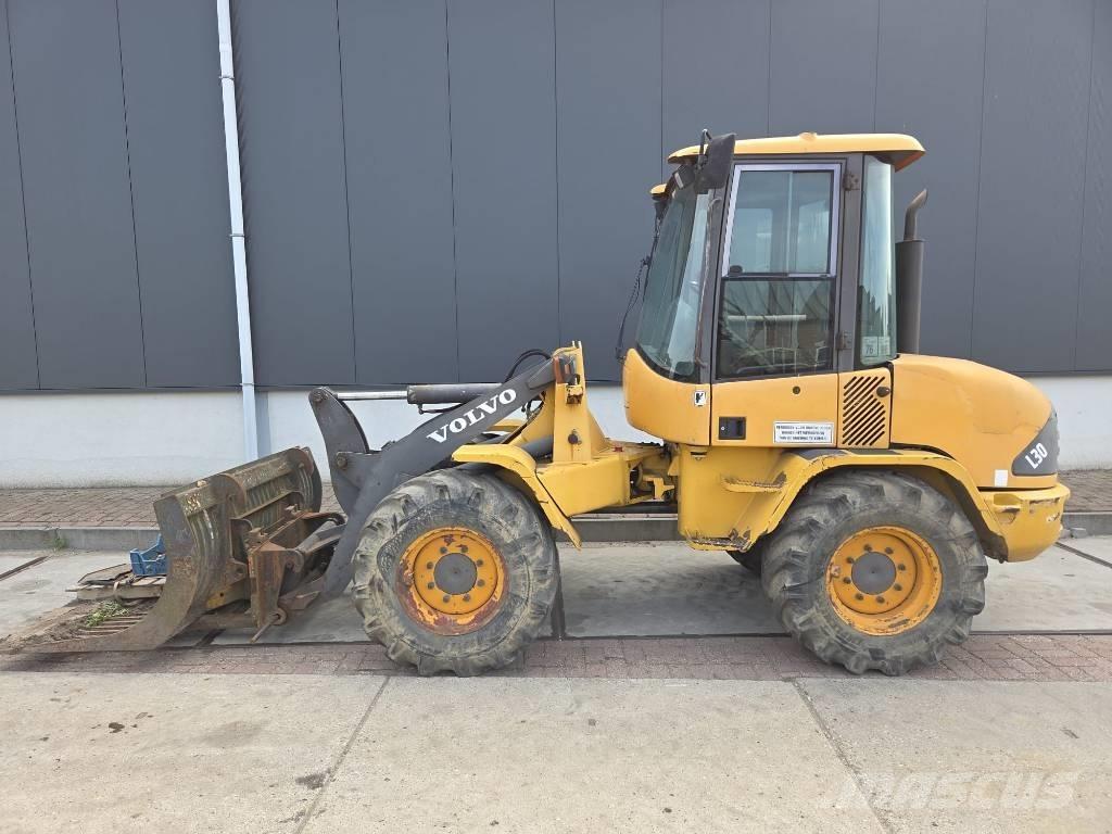 Volvo L 30 B Kolesni nakladalci