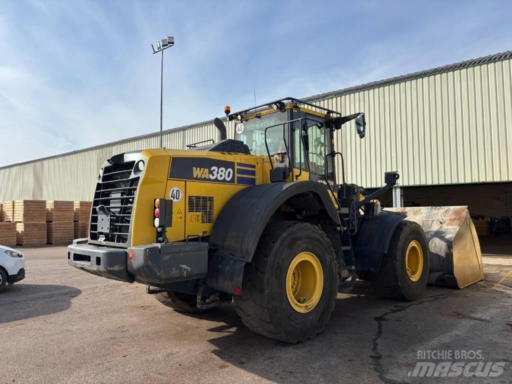 Komatsu WA 380-8 Kolesni nakladalci