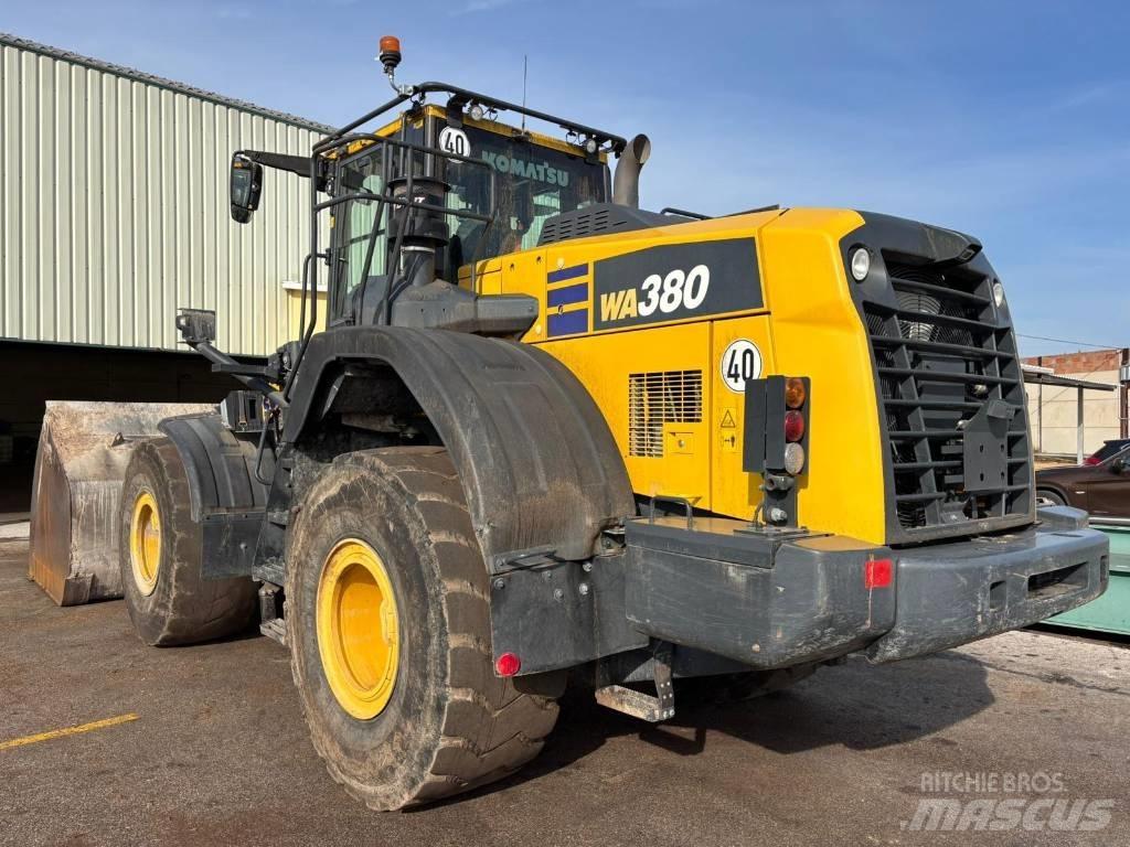 Komatsu WA 380-8 Kolesni nakladalci