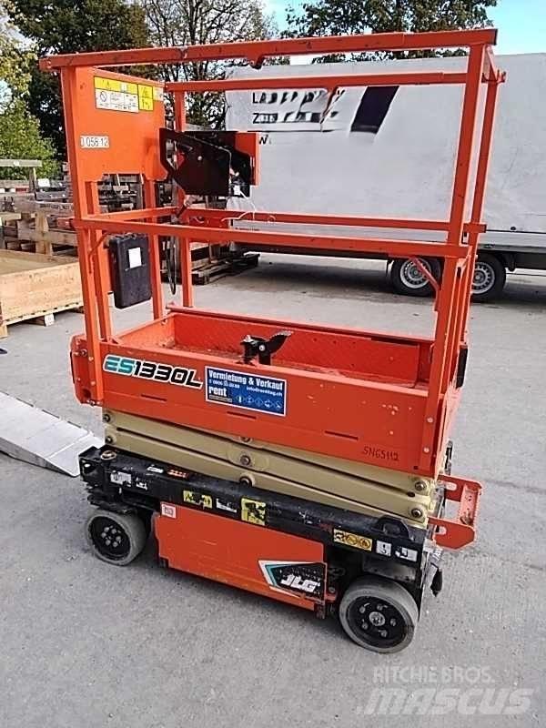 JLG ES 1330 L Škarjaste dvižne ploščadi