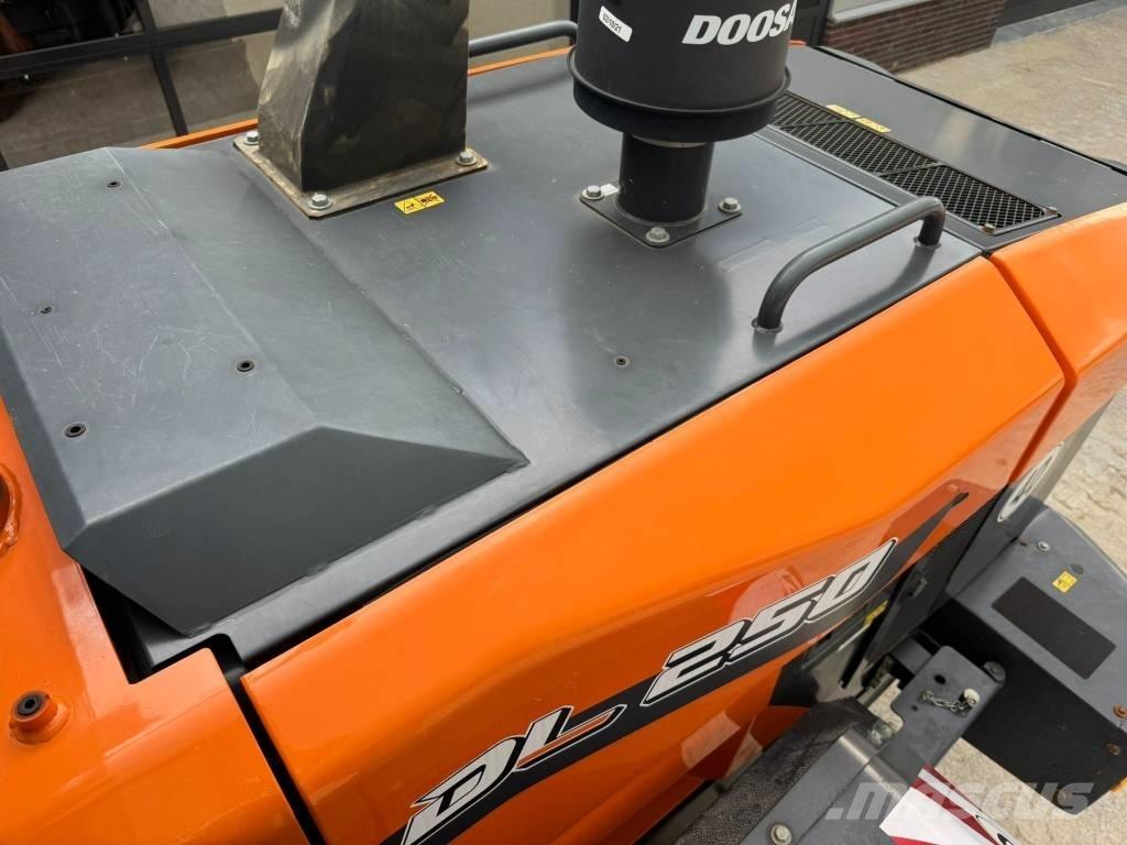 Doosan DL 250-7 Kolesni nakladalci