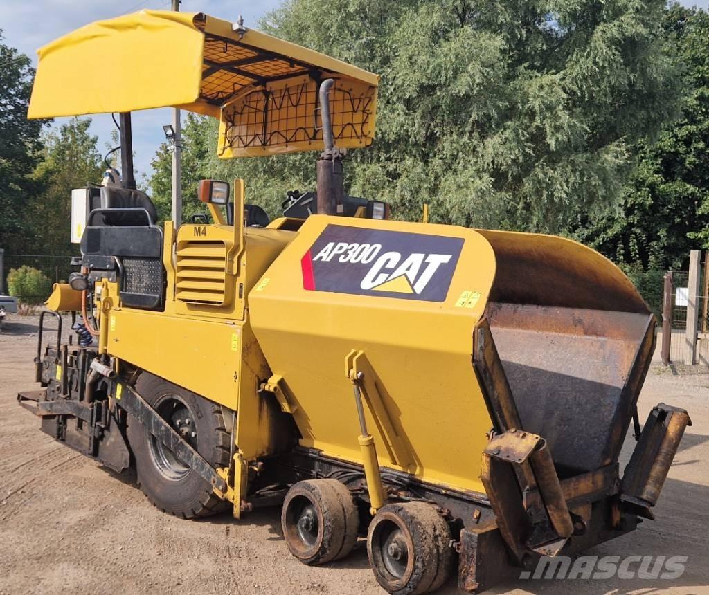 CAT AP300 Asfaltni finišerji