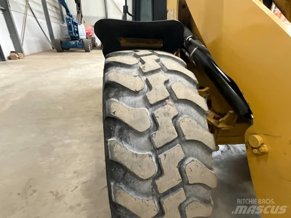 CAT 908 H Kolesni nakladalci