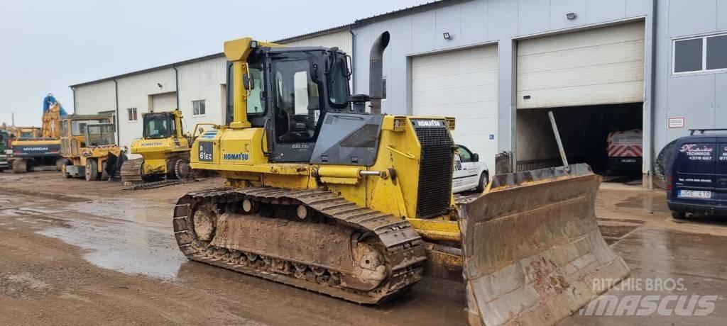 Komatsu D 61 EX-15 Buldožerji goseničarji