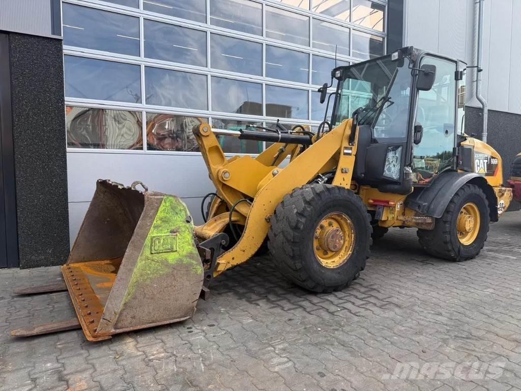 CAT 906H Kolesni nakladalci