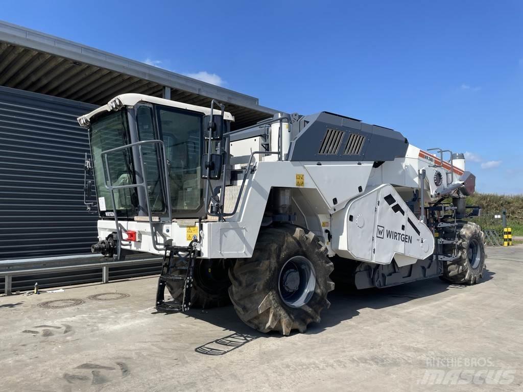 Wirtgen WR 240I Stroji za recikliranje asfalta