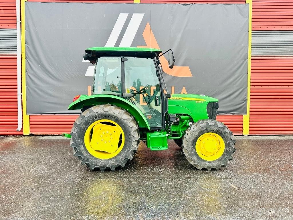 John Deere 5055 E Traktorji