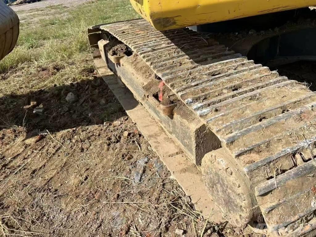 Komatsu PC 200 Bagri goseničarji