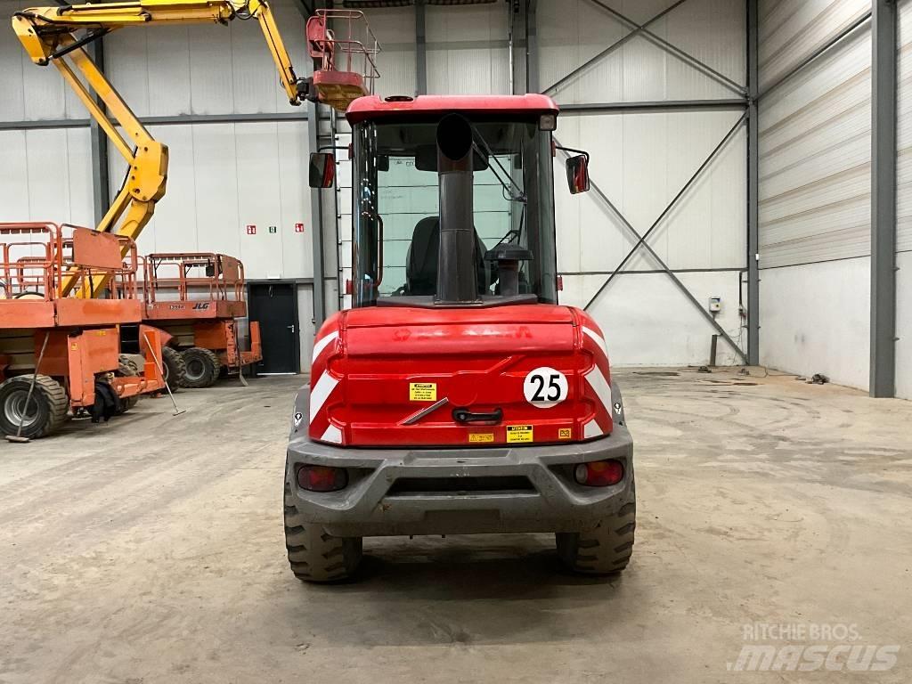 Volvo L 30 G Kolesni nakladalci