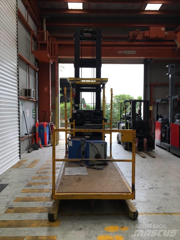 Hyster R30XMF2 Visokodvižni komisionirni viličar