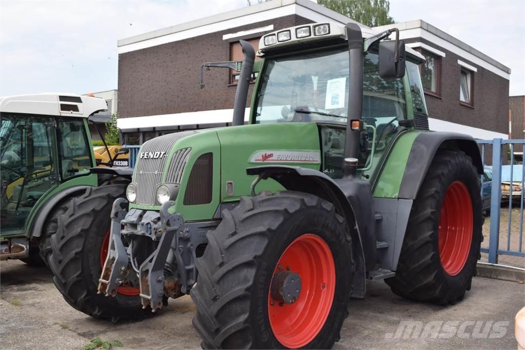 Fendt 712 Vario Traktorji