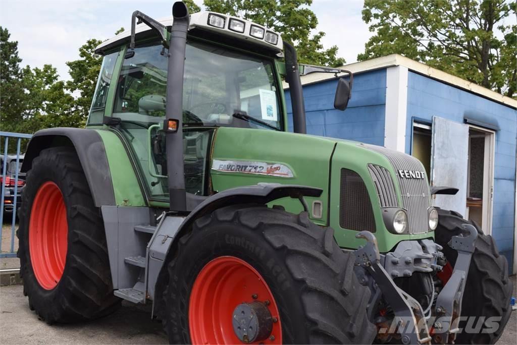Fendt 712 Vario Traktorji