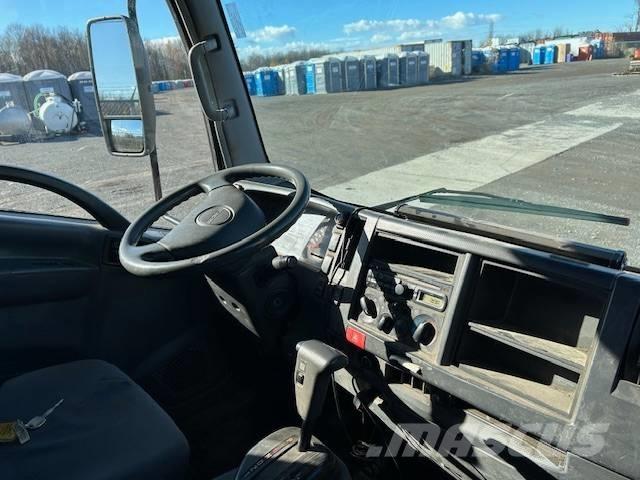 Isuzu NRR Tovornjaki s kesonom/platojem