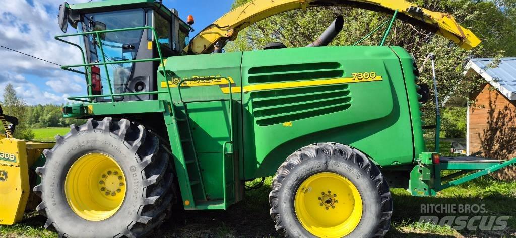 John Deere 7300 Stroji za krmo na lastni pogon