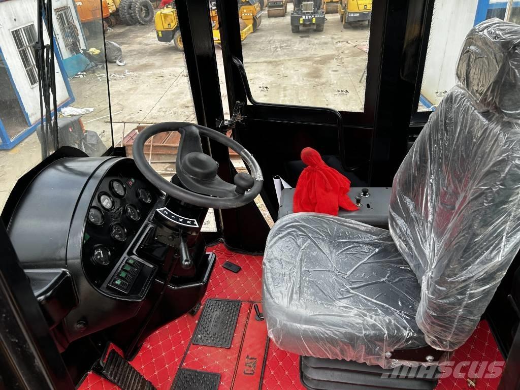 CAT 966H Kolesni nakladalci