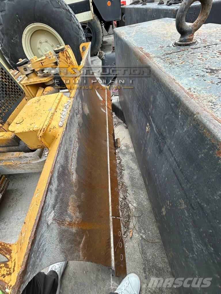 CAT D 3 C III Buldožerji goseničarji