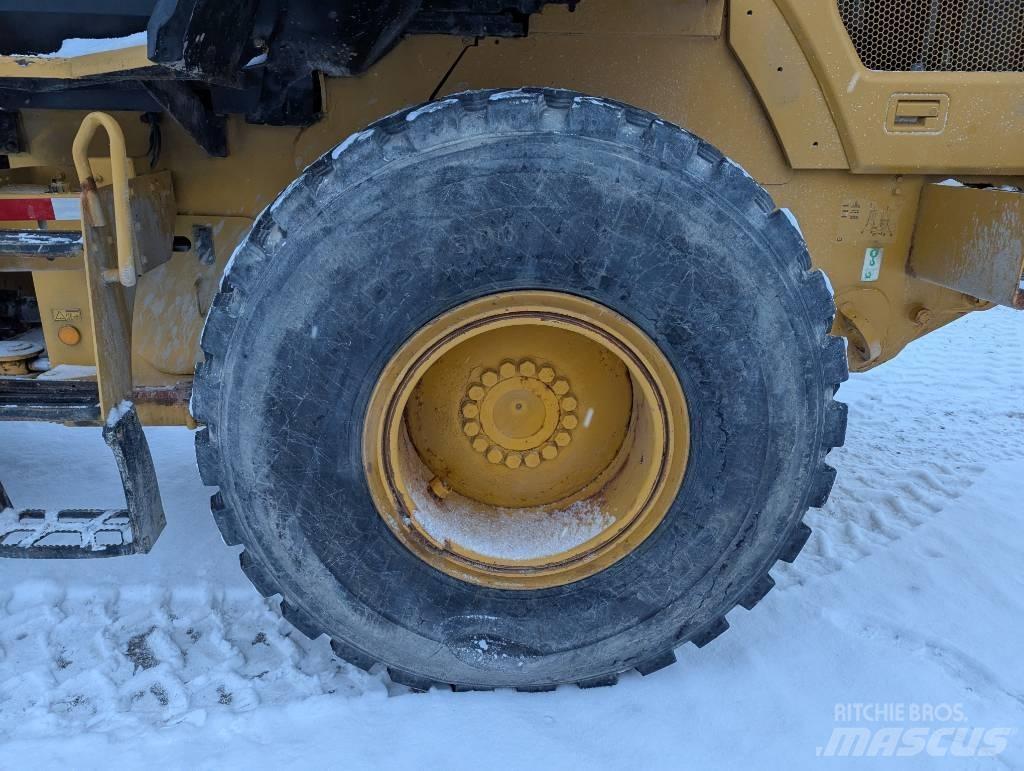 CAT 930 K Kolesni nakladalci