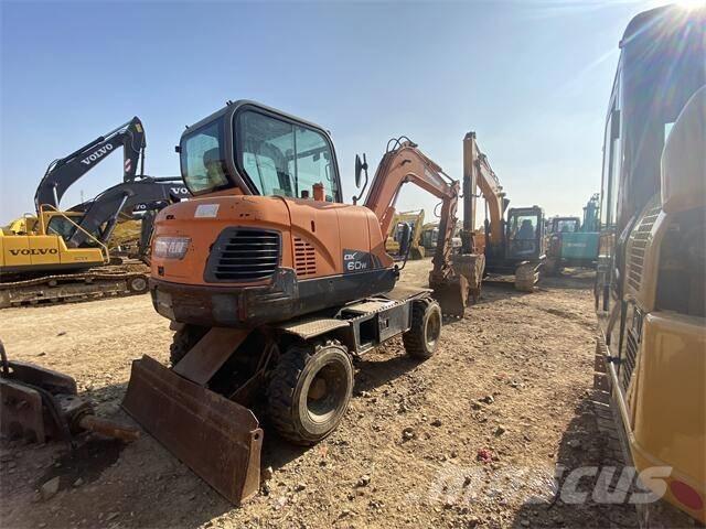 Doosan DX60W Bagri goseničarji