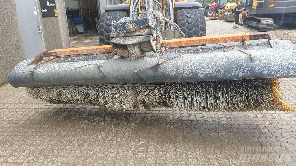  kost 335cm Drugi stroji za cesto in sneg