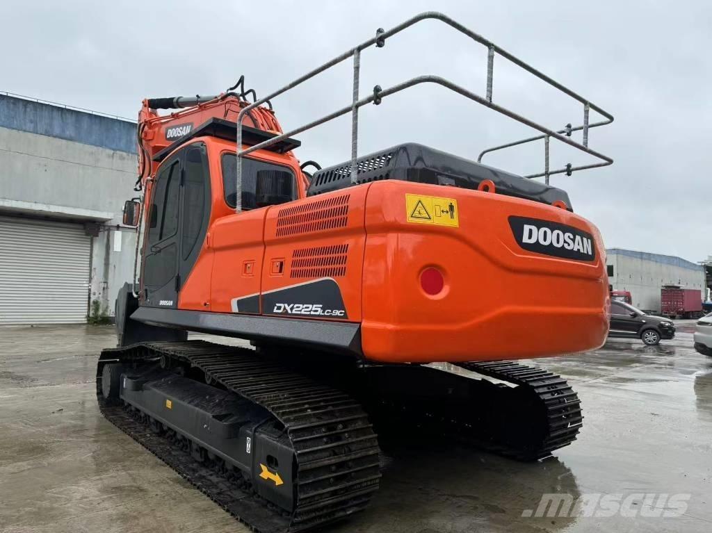 Doosan DX 225 LC Bagri goseničarji