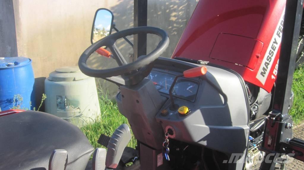 Massey Ferguson 1529 Traktorji