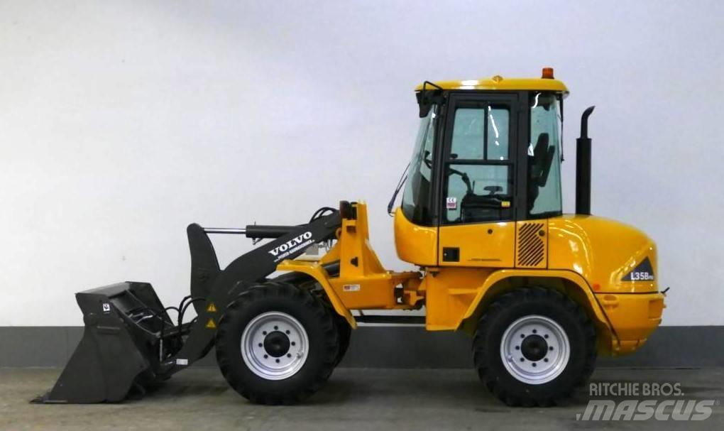 Volvo L 35 B - Z - 4x4 Kolesni nakladalci