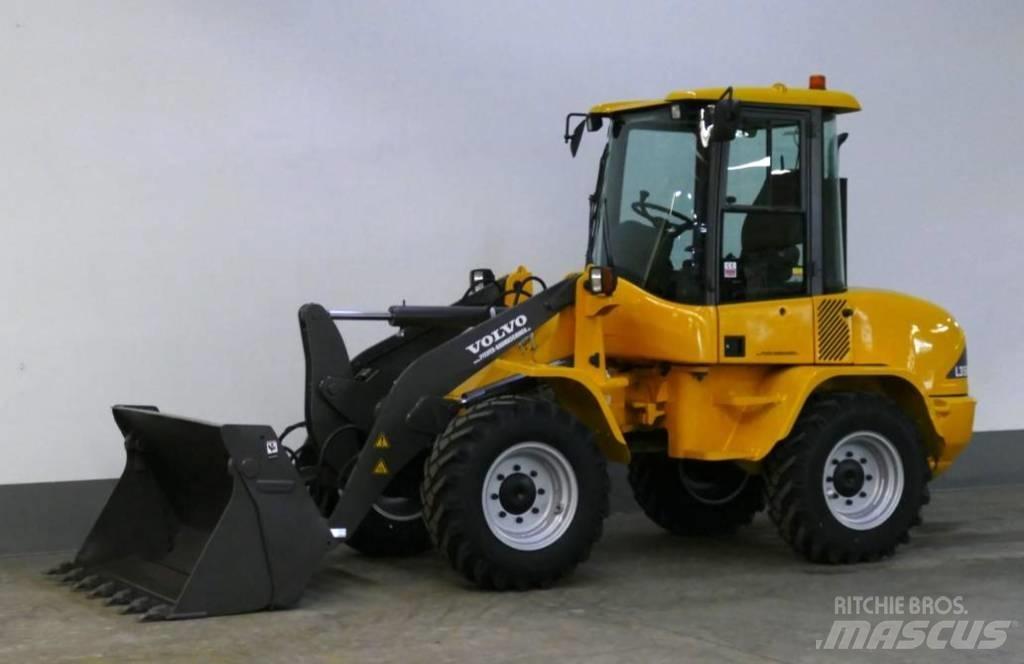 Volvo L 35 B - Z - 4x4 Kolesni nakladalci