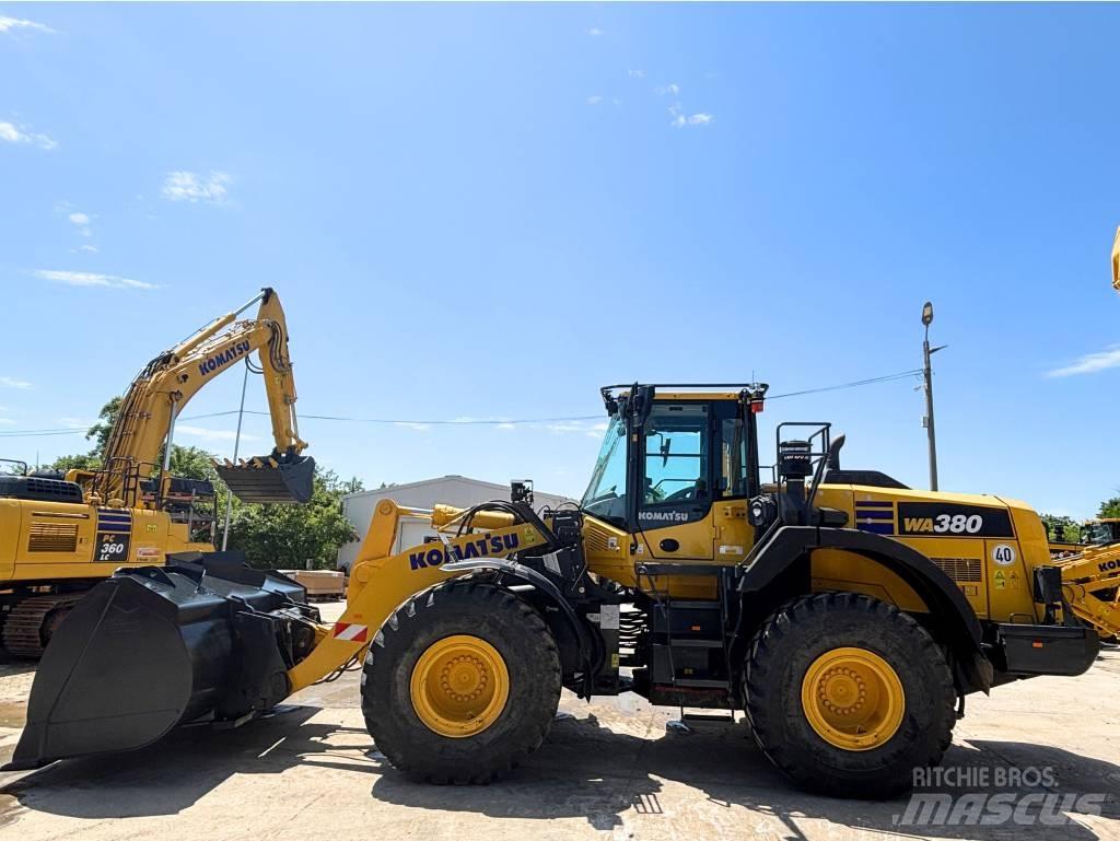Komatsu WA380-8E0 Kolesni nakladalci