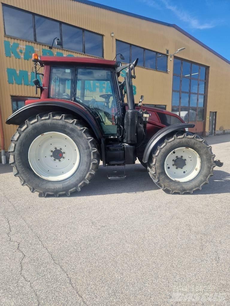 Valtra N143 Traktorji