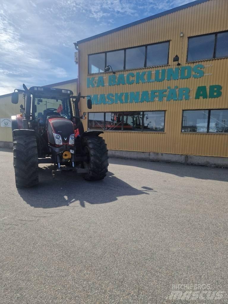 Valtra N143 Traktorji