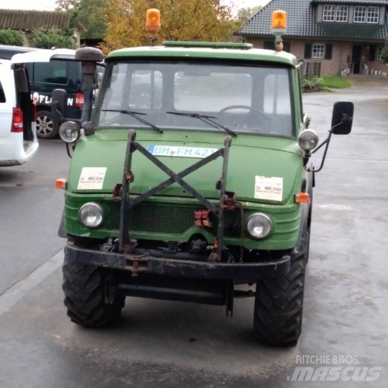 Mercedes-Benz U421 Traktorji
