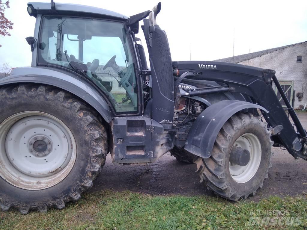 Valtra T 234 V Traktorji
