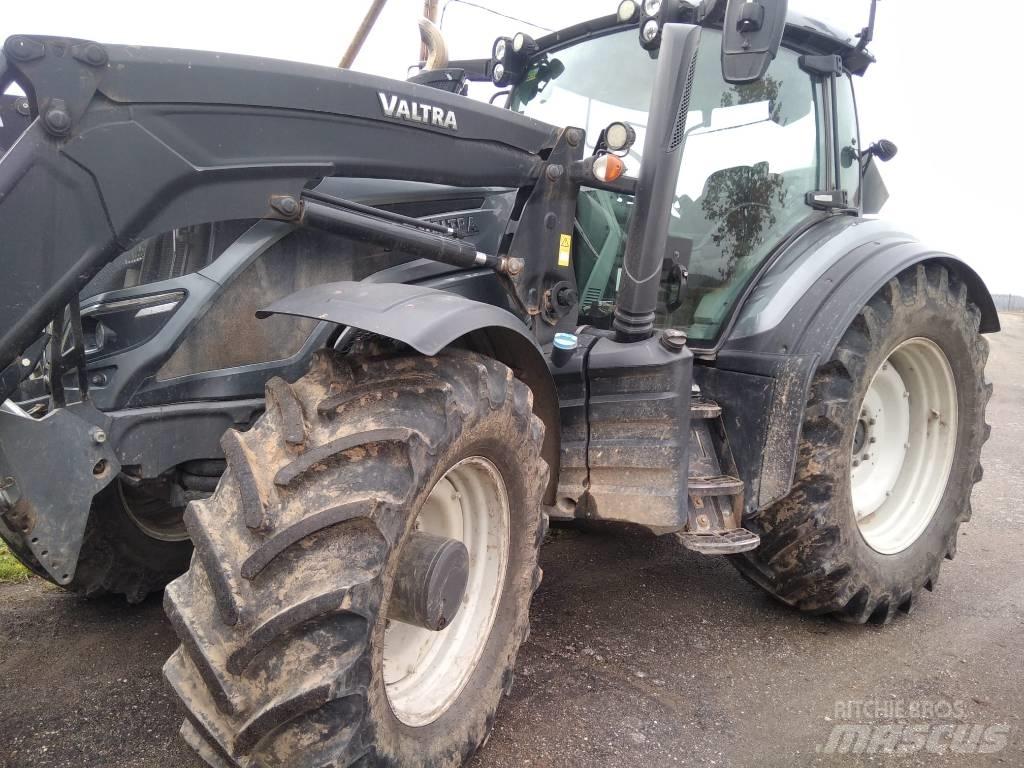 Valtra T 234 V Traktorji
