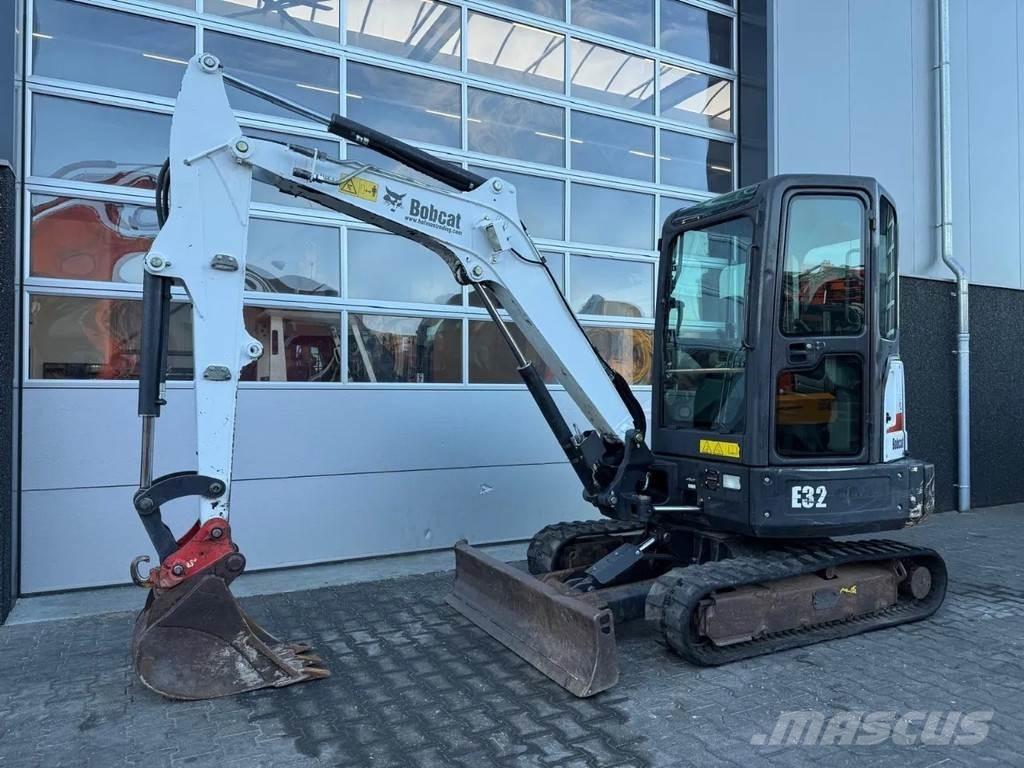 Bobcat E32 Mini bagri <7t